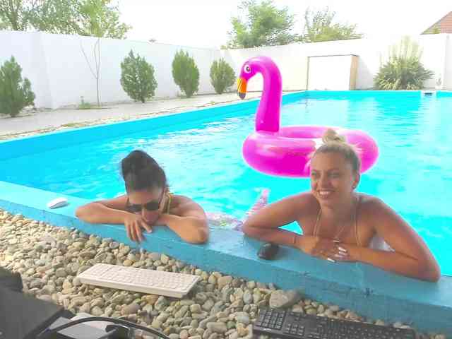 CarlaStaceeFun webcam