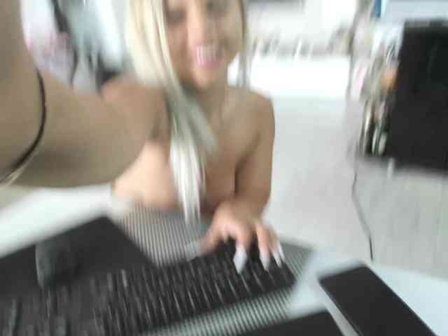 CarlaStaceeFun webcam