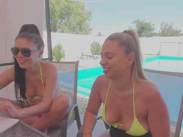 CarlaStaceeFun webcam
