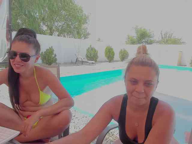 CarlaStaceeFun webcam