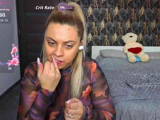 CarlaStaceeFun webcam