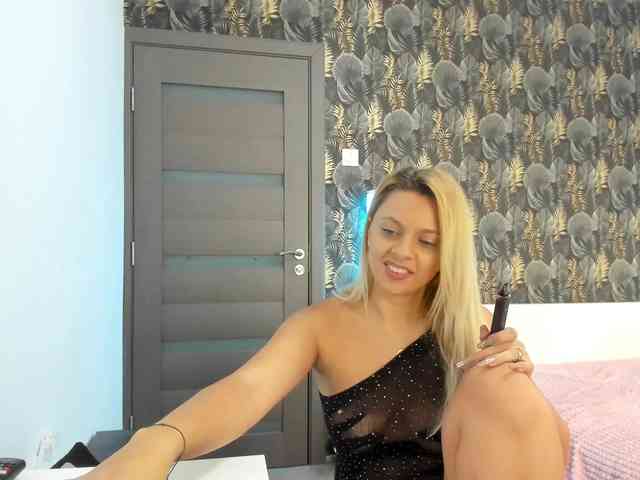CarlaStaceeFun webcam