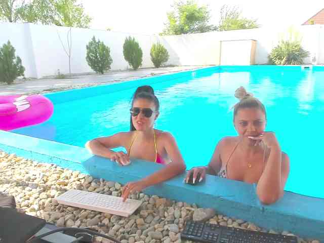 CarlaStaceeFun webcam