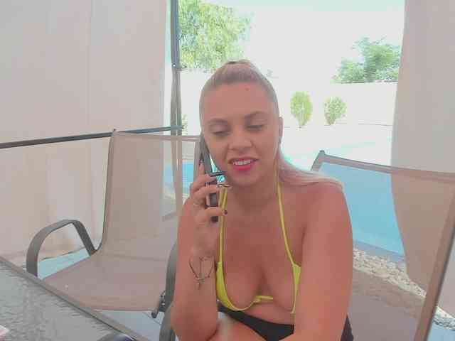 CarlaStaceeFun webcam