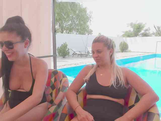 CarlaStaceeFun webcam