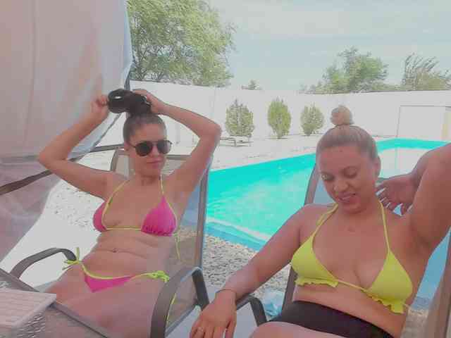 CarlaStaceeFun webcam