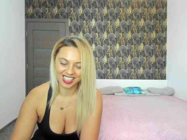 CarlaStaceeFun webcam