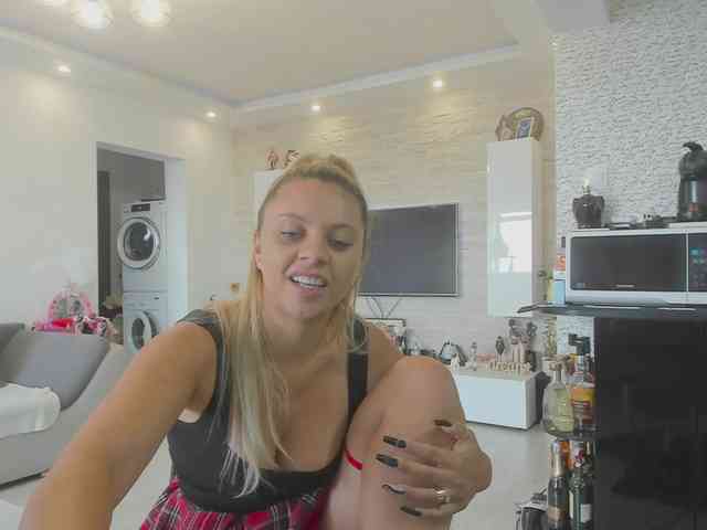 CarlaStaceeFun webcam