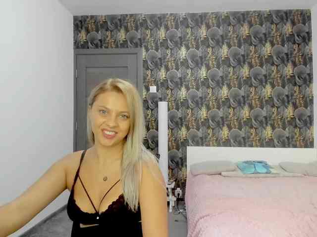 CarlaStaceeFun webcam