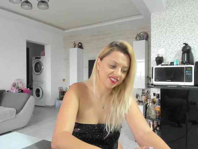 CarlaStaceeFun webcam