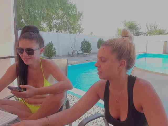 CarlaStaceeFun webcam
