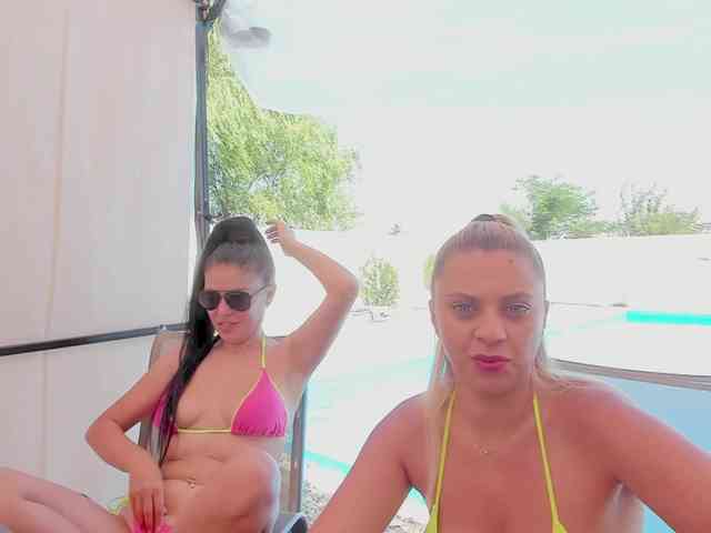 CarlaStaceeFun webcam