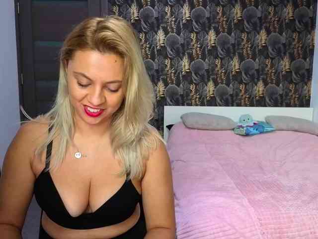 CarlaStaceeFun webcam