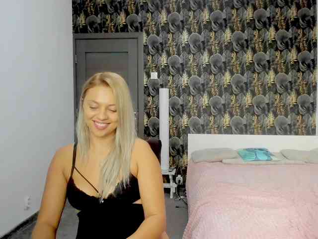 CarlaStaceeFun webcam