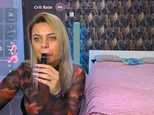 CarlaStaceeFun webcam