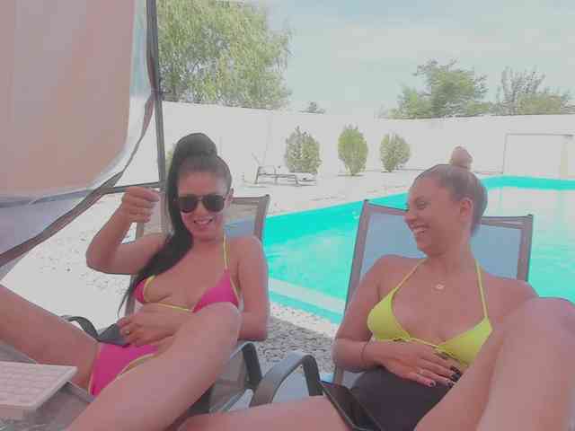 CarlaStaceeFun webcam