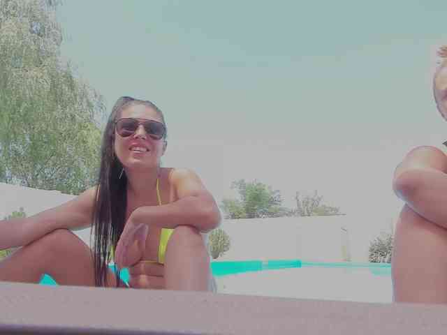 CarlaStaceeFun webcam