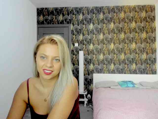 CarlaStaceeFun webcam