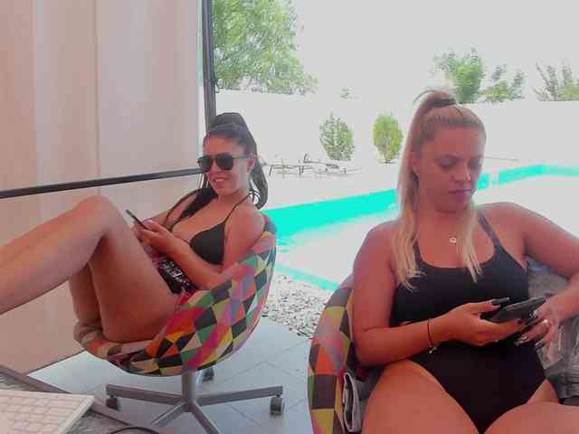 CarlaStaceeFun webcam