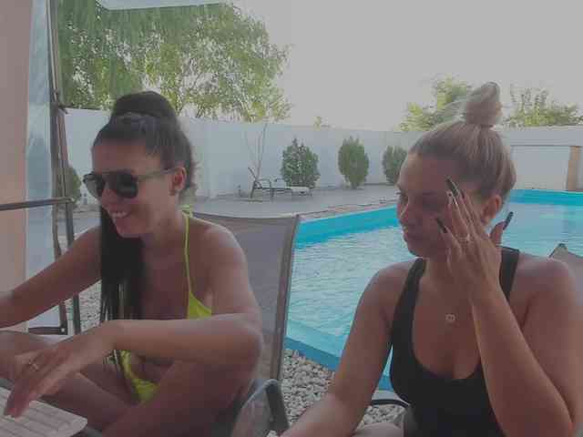 CarlaStaceeFun webcam