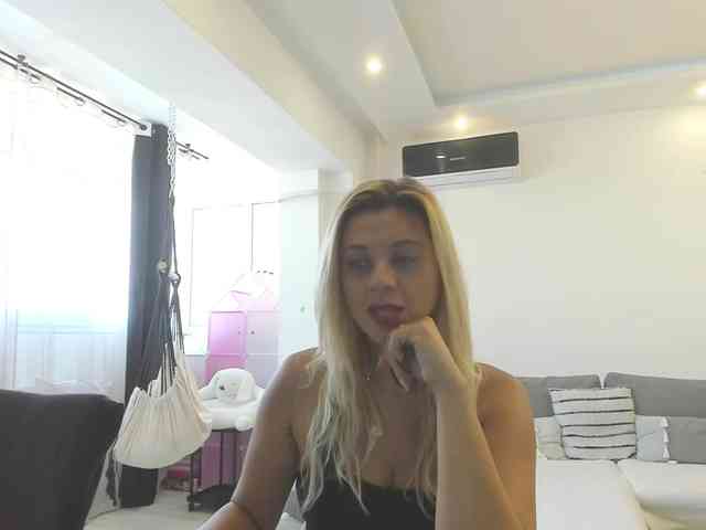 CarlaStaceeFun webcam