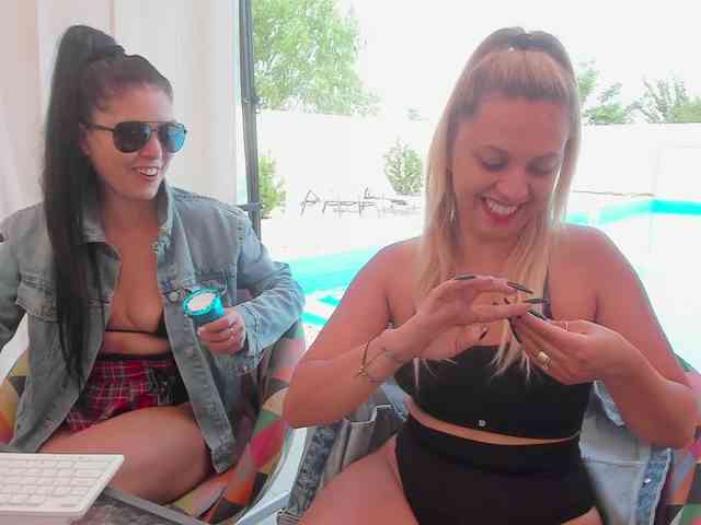 CarlaStaceeFun webcam