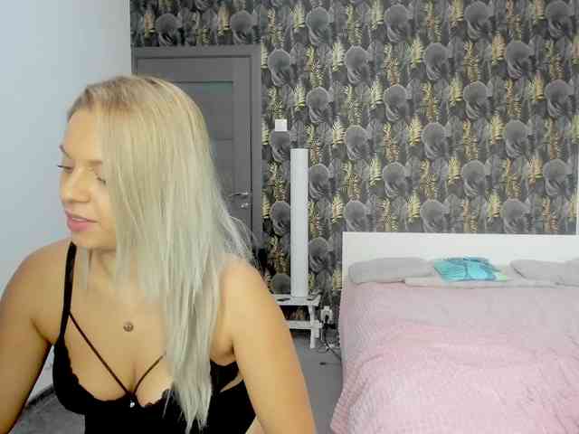 CarlaStaceeFun webcam