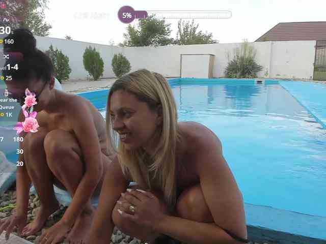 CarlaStaceeFun webcam