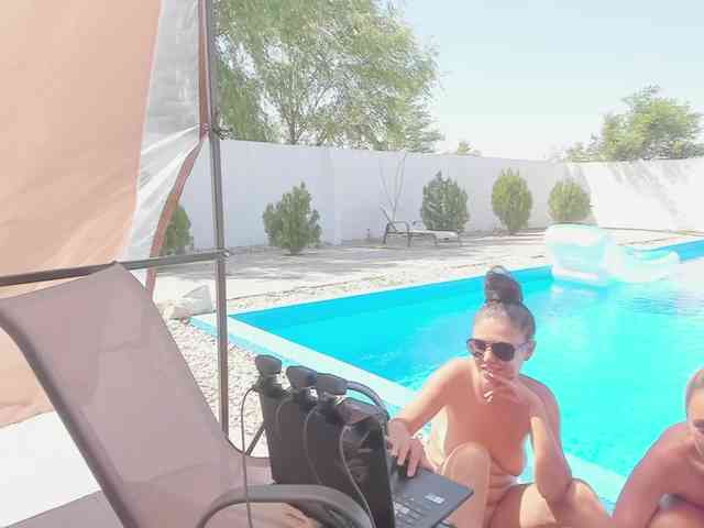 CarlaStaceeFun webcam