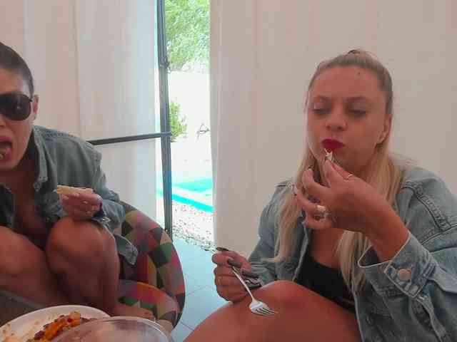 CarlaStaceeFun webcam