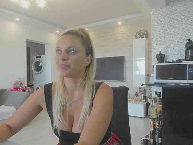 CarlaStaceeFun webcam