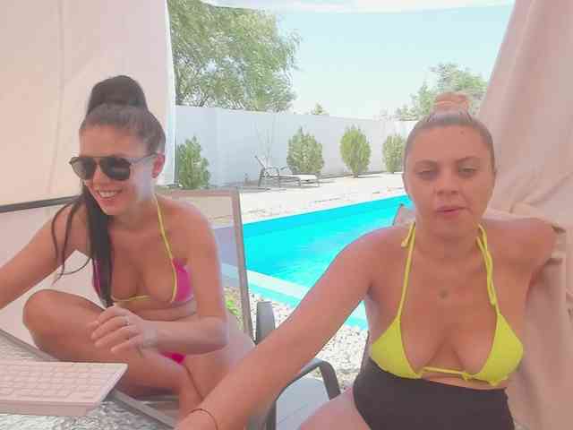 CarlaStaceeFun webcam