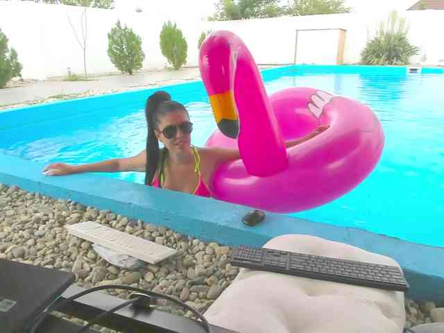 CarlaStaceeFun webcam