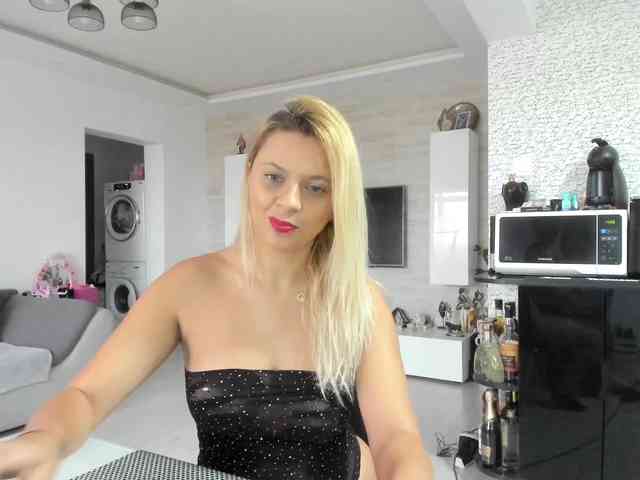 CarlaStaceeFun webcam