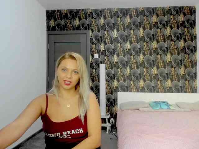 CarlaStaceeFun webcam