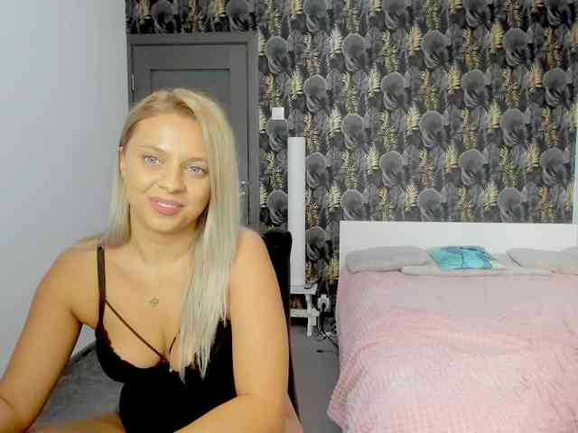 CarlaStaceeFun webcam