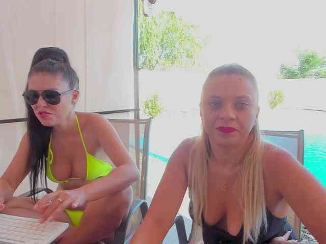 CarlaStaceeFun webcam