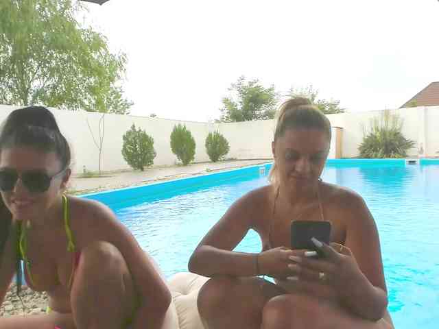 CarlaStaceeFun webcam