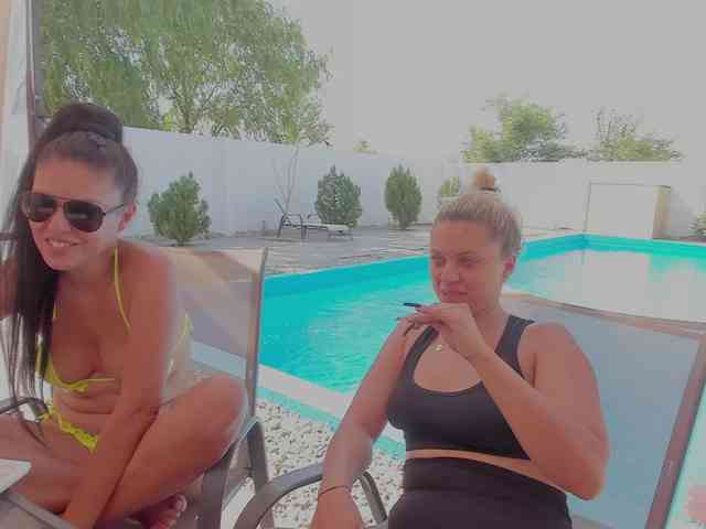 CarlaStaceeFun webcam