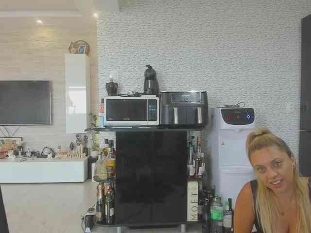 CarlaStaceeFun webcam