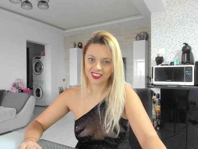 CarlaStaceeFun webcam