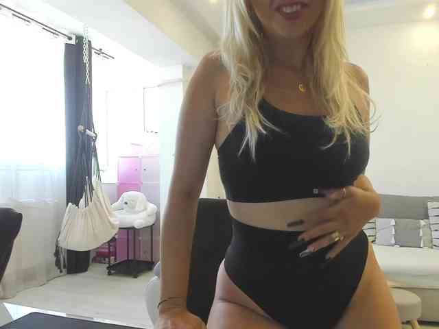 CarlaStaceeFun webcam