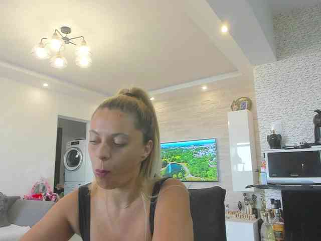 CarlaStaceeFun webcam