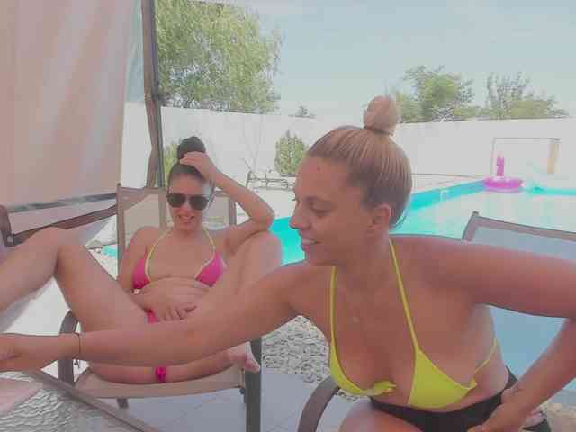 CarlaStaceeFun webcam