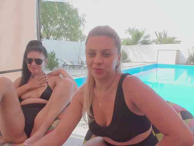 CarlaStaceeFun webcam