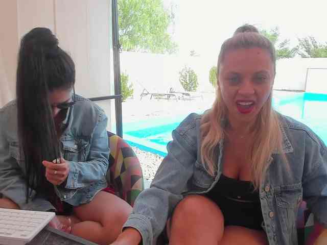CarlaStaceeFun webcam