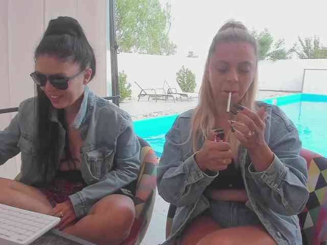CarlaStaceeFun webcam