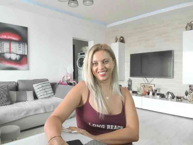 CarlaStaceeFun webcam