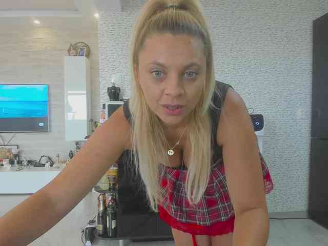 CarlaStaceeFun webcam