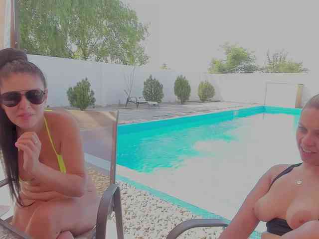 CarlaStaceeFun webcam